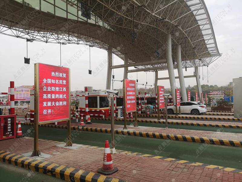 LED廣告機南昌昌北機場 (4).jpg LED廣告機南昌昌北機場 (4).jpg